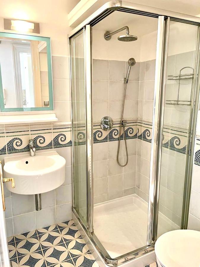 Charles Bridge Apartment Praga Esterno foto