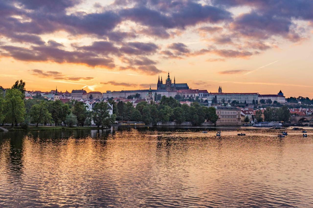 Charles Bridge Apartment Praga Esterno foto