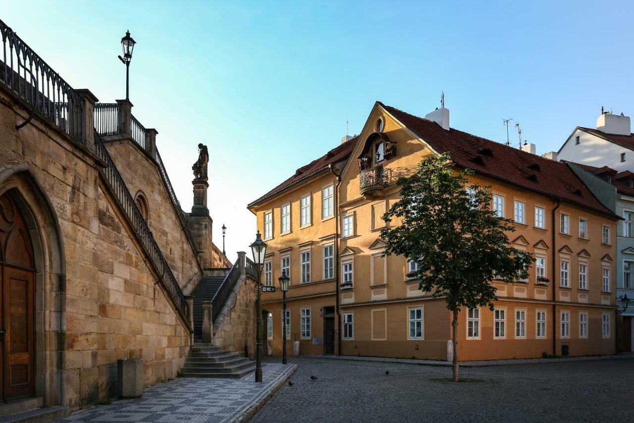 Charles Bridge Apartment Praga Esterno foto