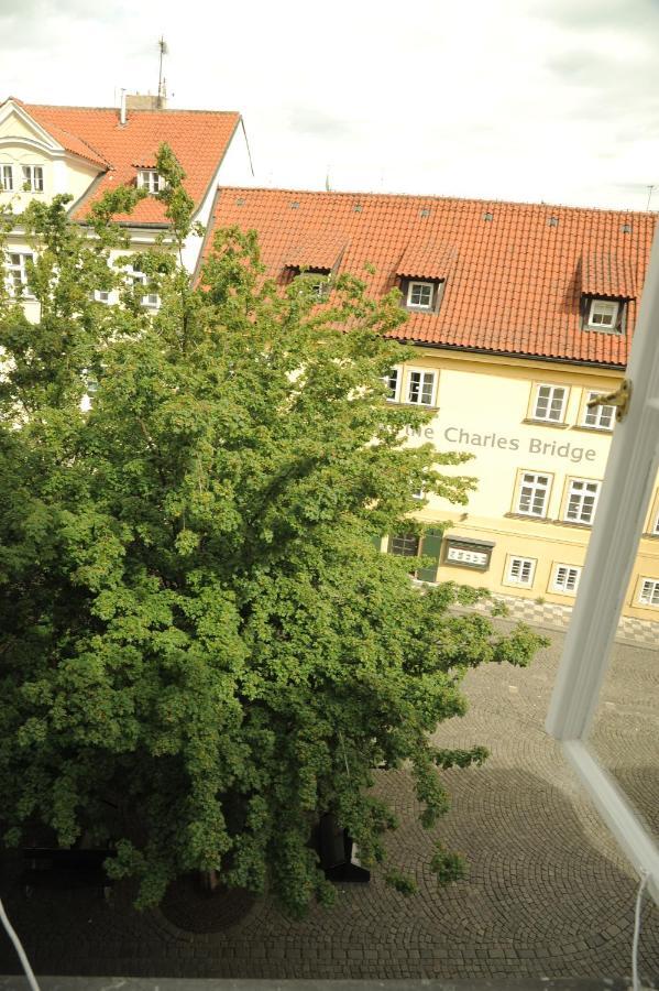 Charles Bridge Apartment Praga Esterno foto